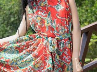 青豆客 - 在婕西儿的白色写真里，分享一场无与伦比的白开水体验。