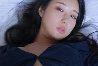 图片中的韩国CoCo：再看这件皮衣，真想问设计师灵感哪儿来的。