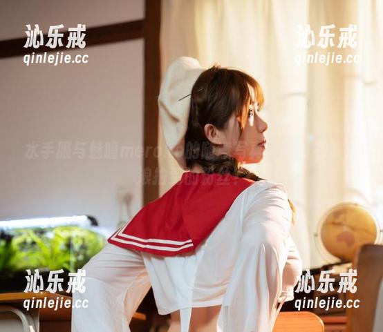 魅瞳meroko 水手服与魅瞳meroko的随意写真:有没有被海浪拍到的粉丝?