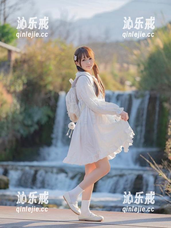 魔物喵nigisa最新作品集！学妹写真，令人心绪不能自已的跳跃。
