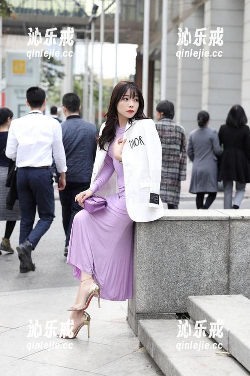 魔镜街拍 - 走得太快？来楼楼这里，白色连衣裙精选图片流连忘返。