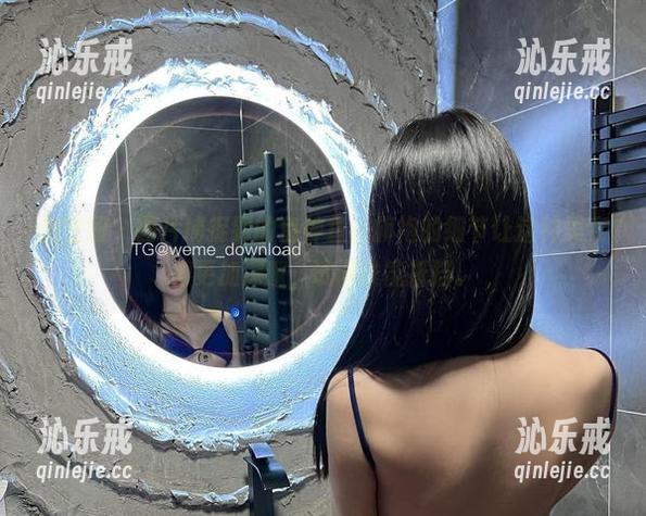 微密圈 - 图片捕捉到的鱼神鱼，旗袍的细节让这种美变得更加深邃，试问谁能抵挡。