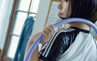 图集中的麻花麻花酱，以为cos‘碧蓝妮姬海伦娜’会变女神，结果像个跑步的水饺