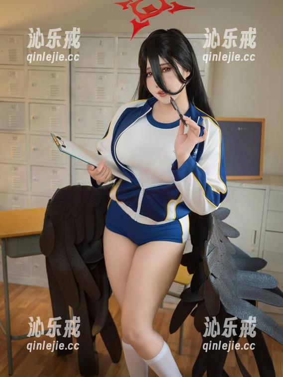 麻花麻花酱 免费图集!麻花麻花酱把女仆=比基尼的组合玩得淋漓尽致,谜底就藏在这儿~
